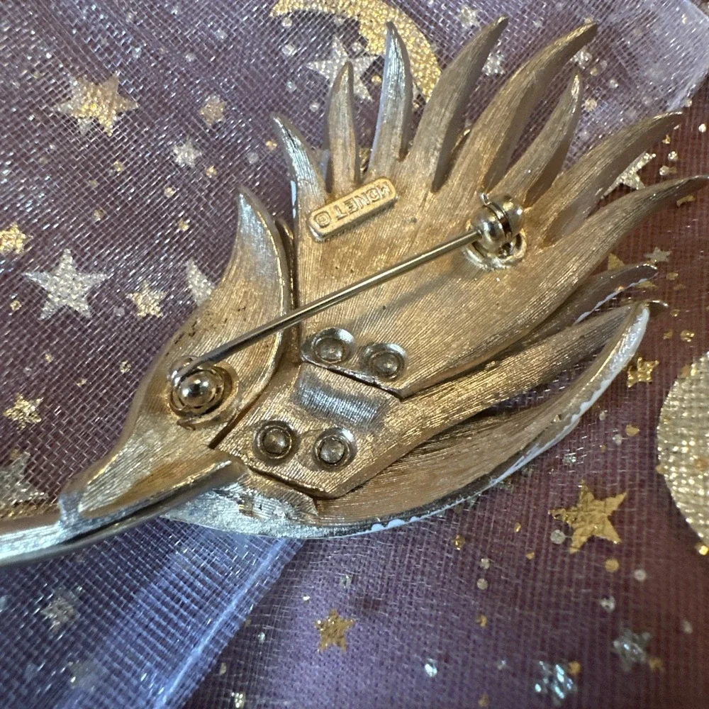 Vintage Monet White Enamel Filigree  Leaf Design Gold Tone Pin Brooch  3